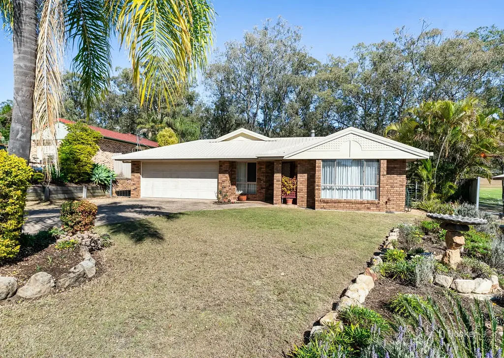 Gatton 4房 高处家庭生活，尽享高尔夫球场与乡村美景 Elevated Family Living with Golf Course & Rural Views
