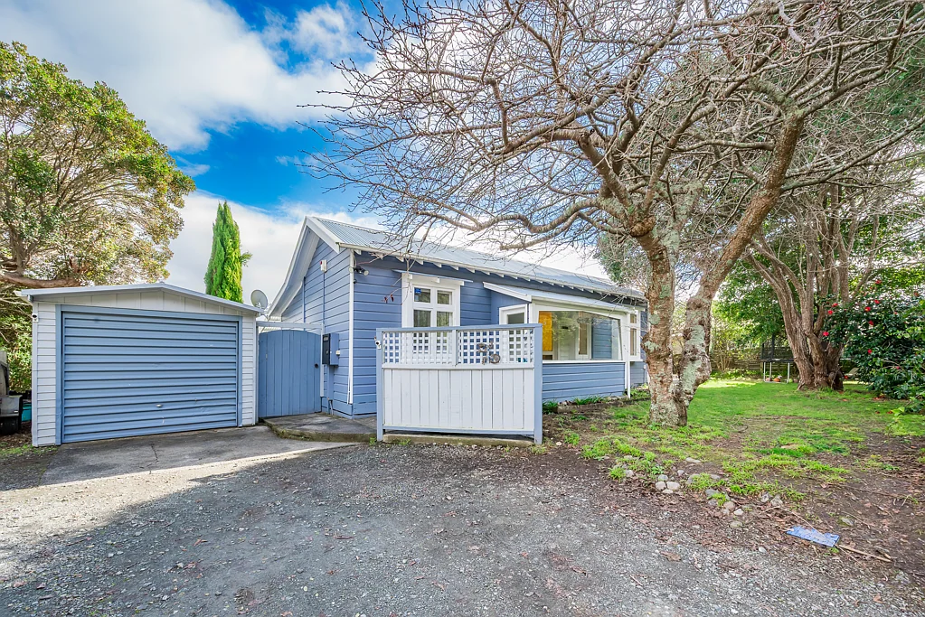 Raumati South 2બેડરૂમ Cosy Cottage Meets Commuter Convenience!
