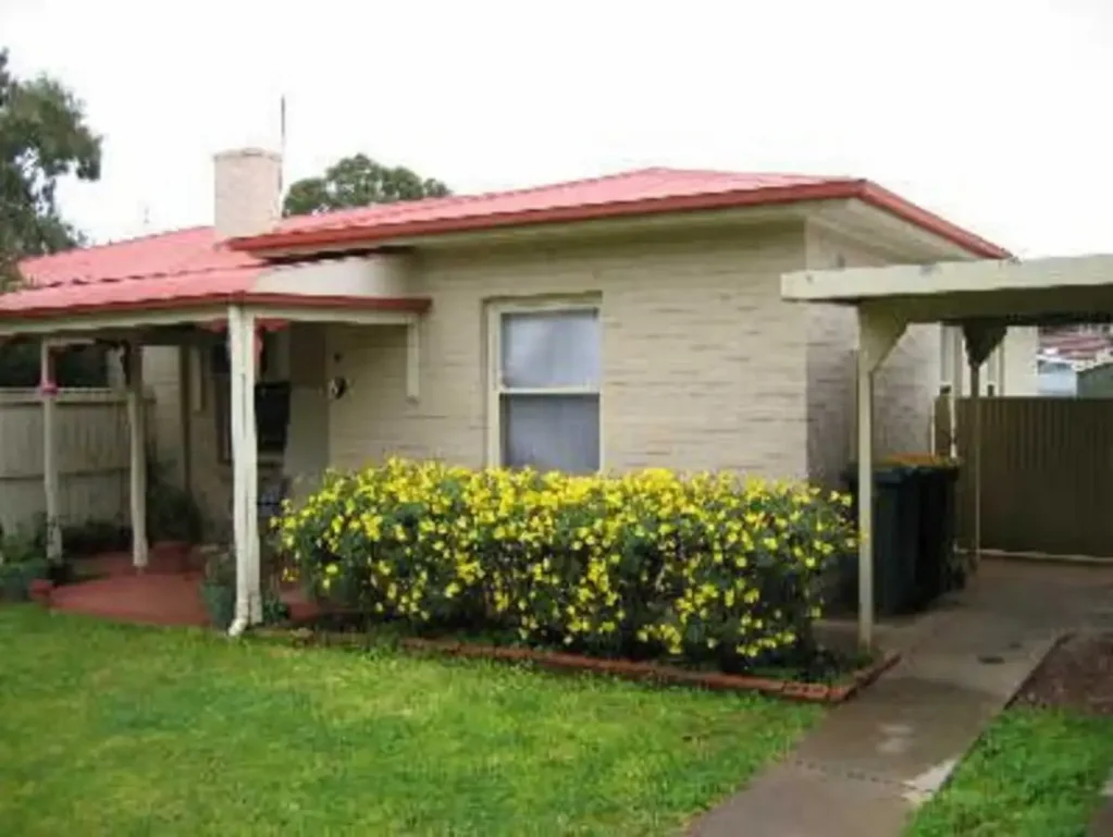Neat Semi-detached in Elizabeth North