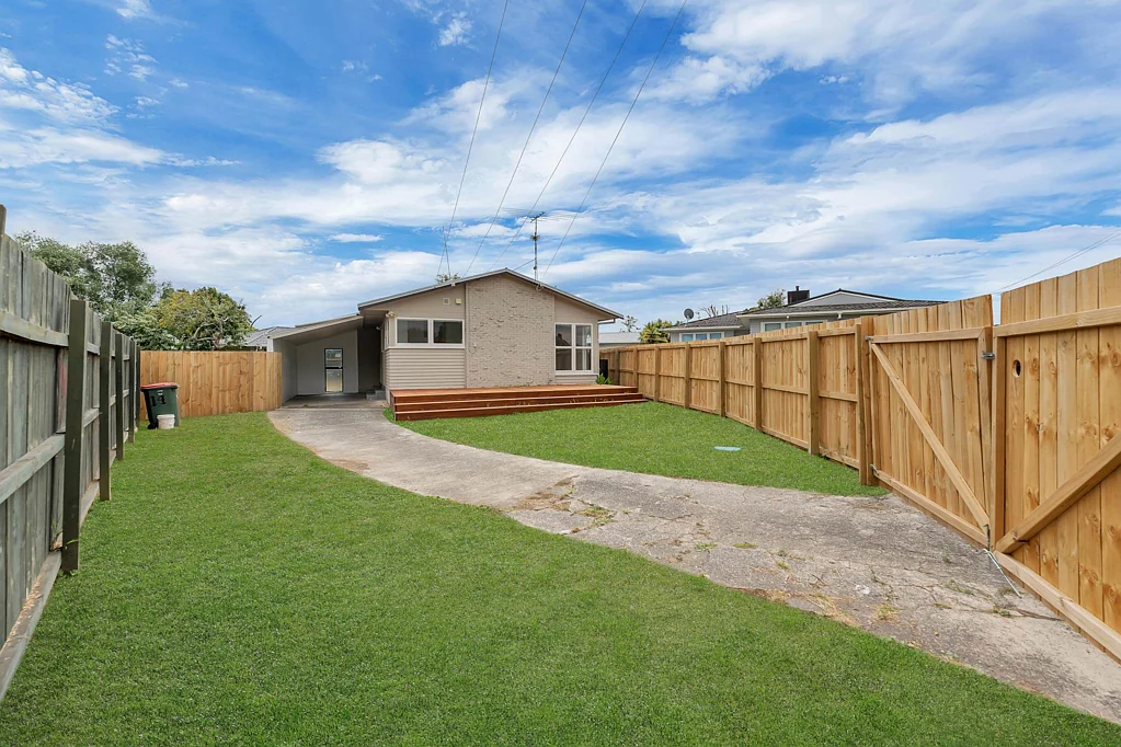 Papakura 4 Bedroom Vendors Moving Overseas - Freehold & Ready to Go!
