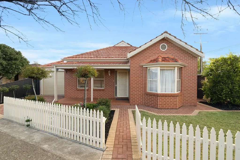 Flinders Park 3ห้องนอน Sweet 3-Bedroom Solid Brick Home With Solar + Scope To Modernise