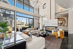 25 Buccaneer Court, Surfers Paradise