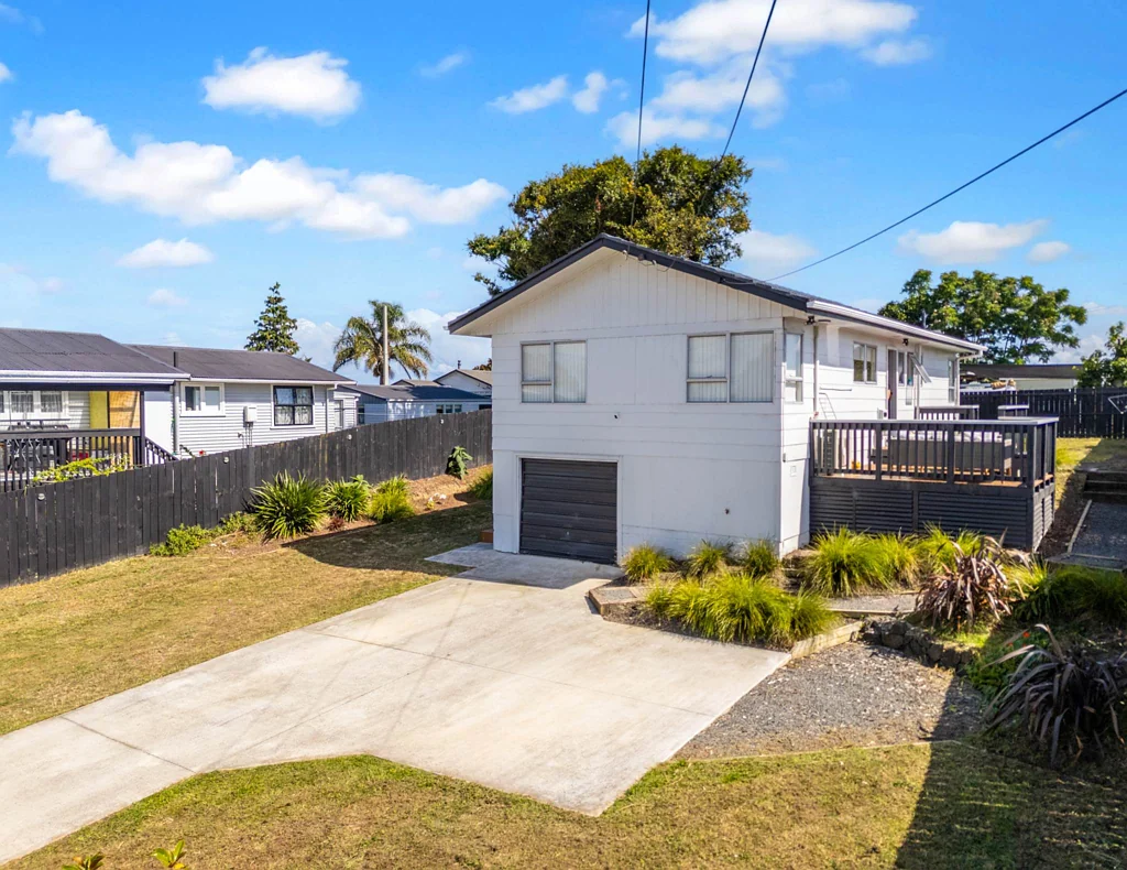 Manurewa 3房  Freehold, Fully Fenced & 660m² of Opportunity!