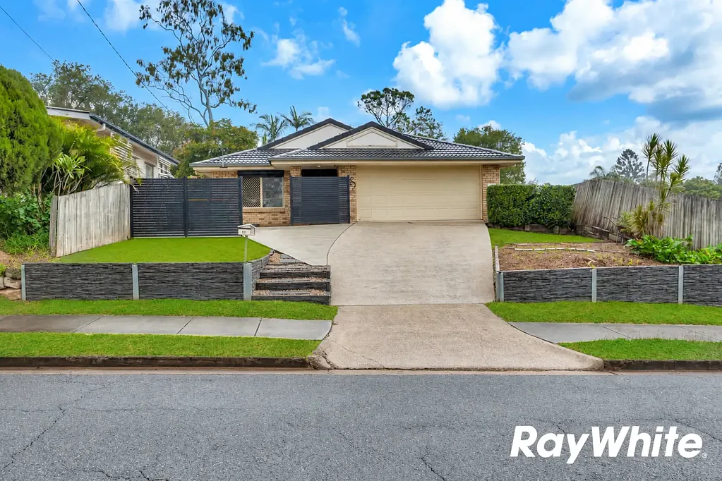 North Booval 4chambre STUNNINGLY RENOVATED. PERFECTLY POSITIONED. READY FOR YOUR NEXT CHAPTER.