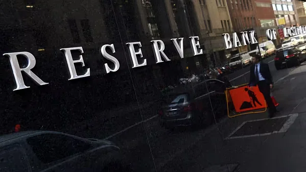 突发！重磅数据反转，澳洲或迎多次加息！买家“血拼”底价房，房价28天急涨2.2%！