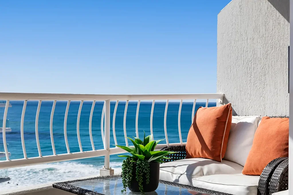 Palm Beach 2 Bedroom Lifestyle & Location: Beachfront Apartment - Must be Sold on or Before Auction!