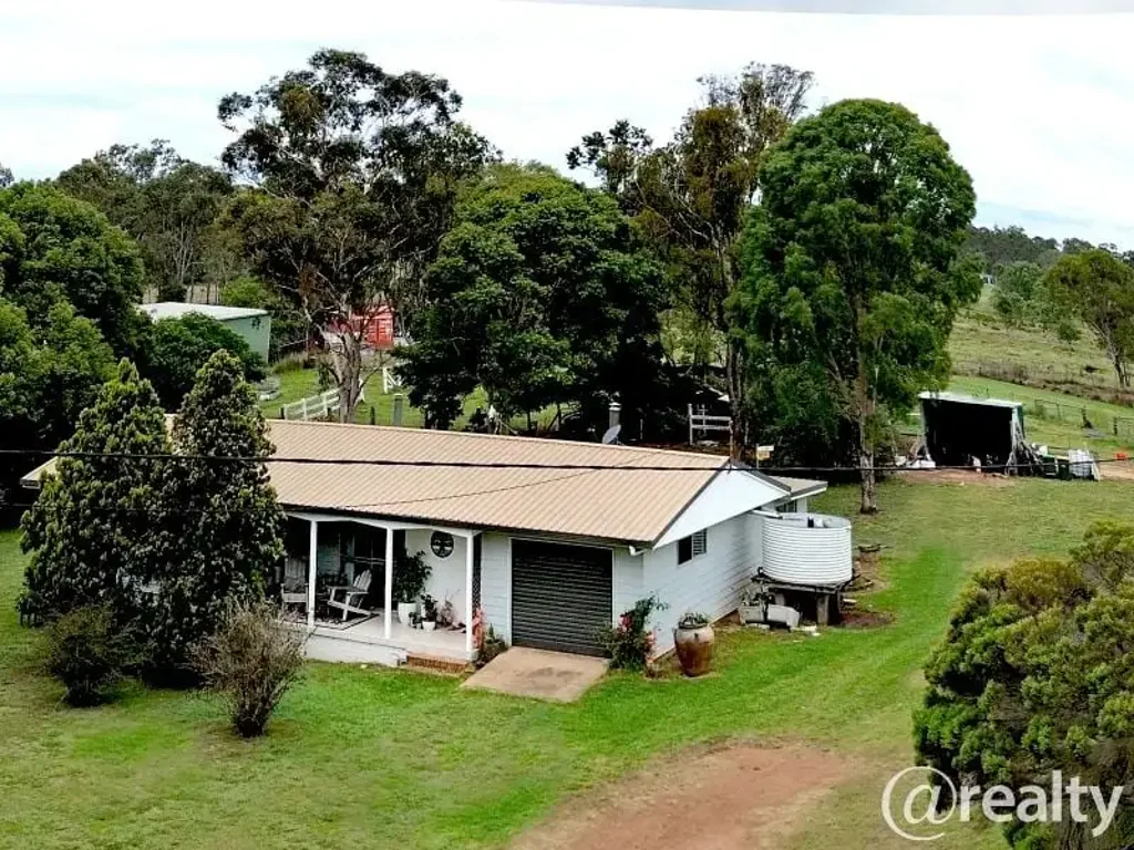 Nanango 3Zimmer Country Living with Unique Dam & Island on 6.4 Acres