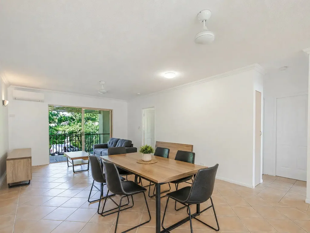 RENOVATED APARTMENT CLOSE TO TOWN