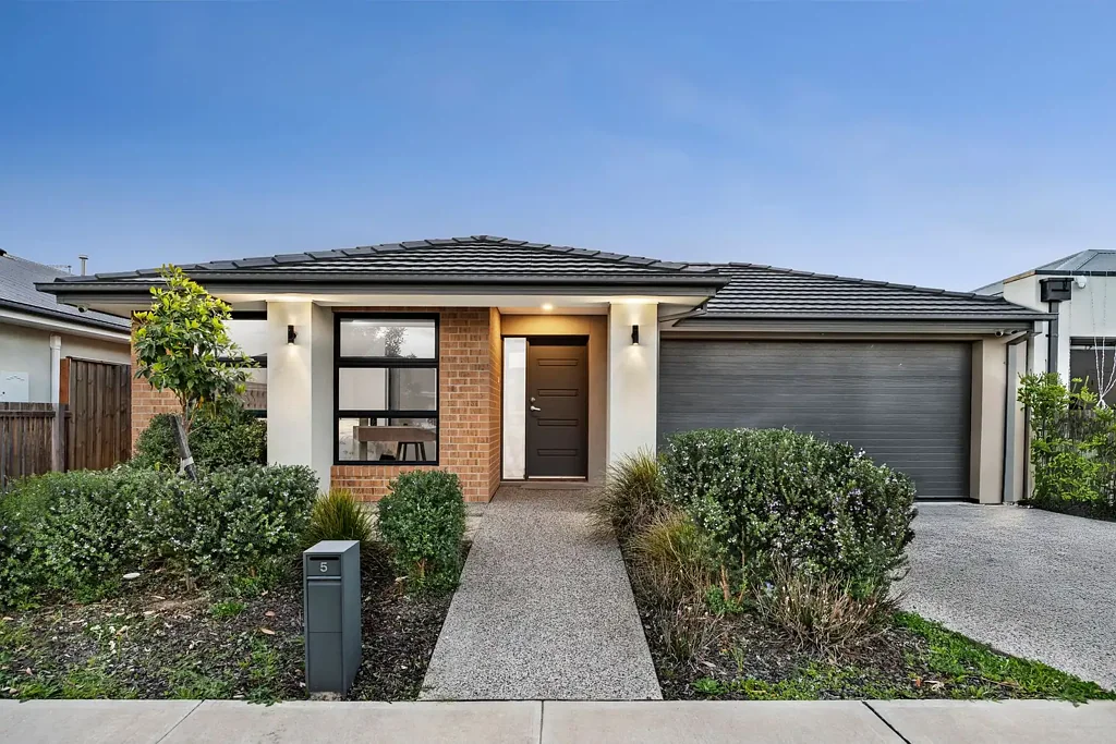5 Cropping Street, Clyde North, VIC 3978