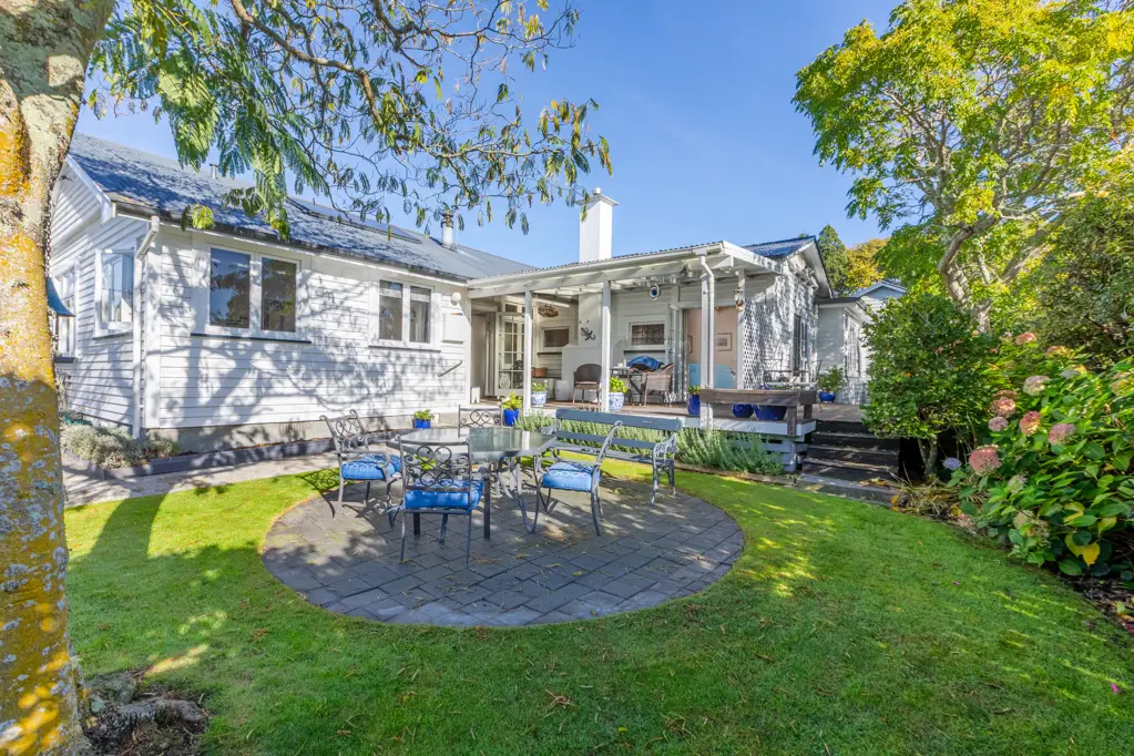 Waipukurau and Surrounds 3ਬੈੱਡਰੂਮ Charming family home with stunning garden