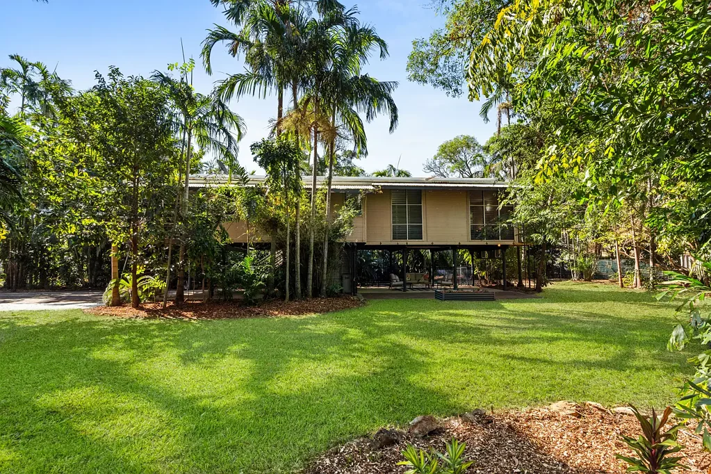 Rapid Creek 3房  Elevated Family Living on Generous Leafy Block!