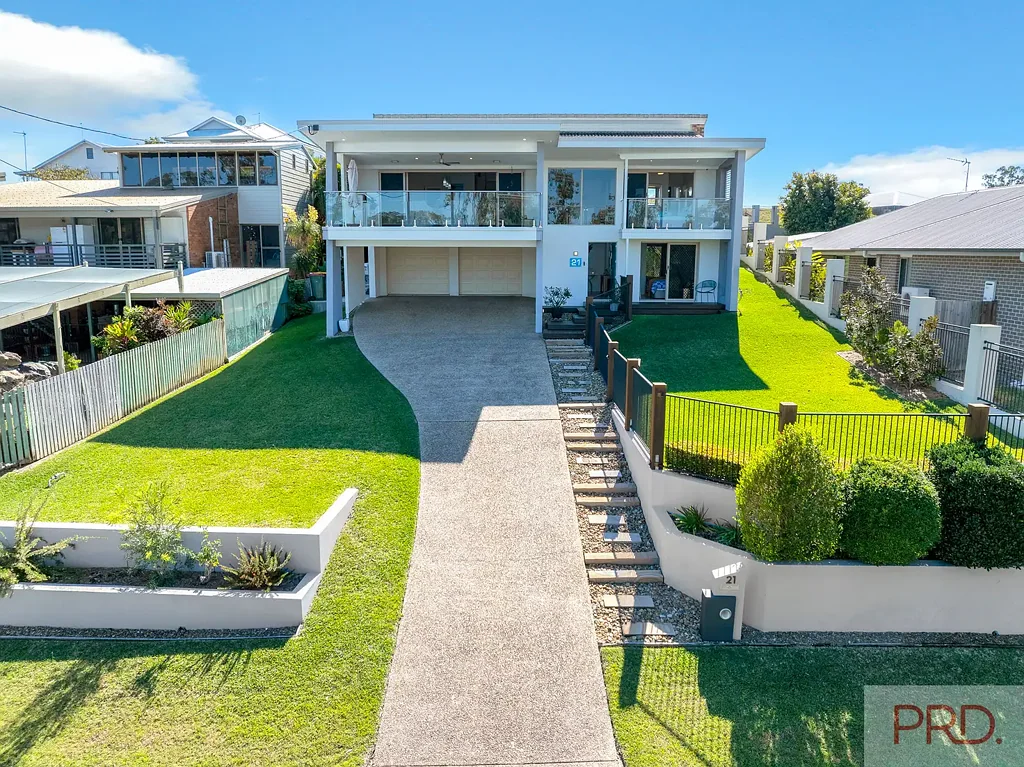 Boyne Island 4 Bedroom IMMACULATE HOME - PLUS STUNNING BOYNE RIVER VIEWS