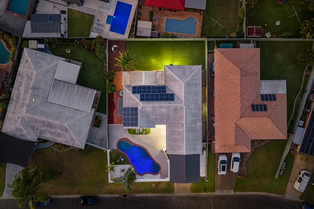 Burleigh Waters 4 Slaapkamer Fully Renovated Family Entertainer in Prime Burleigh Waters Location