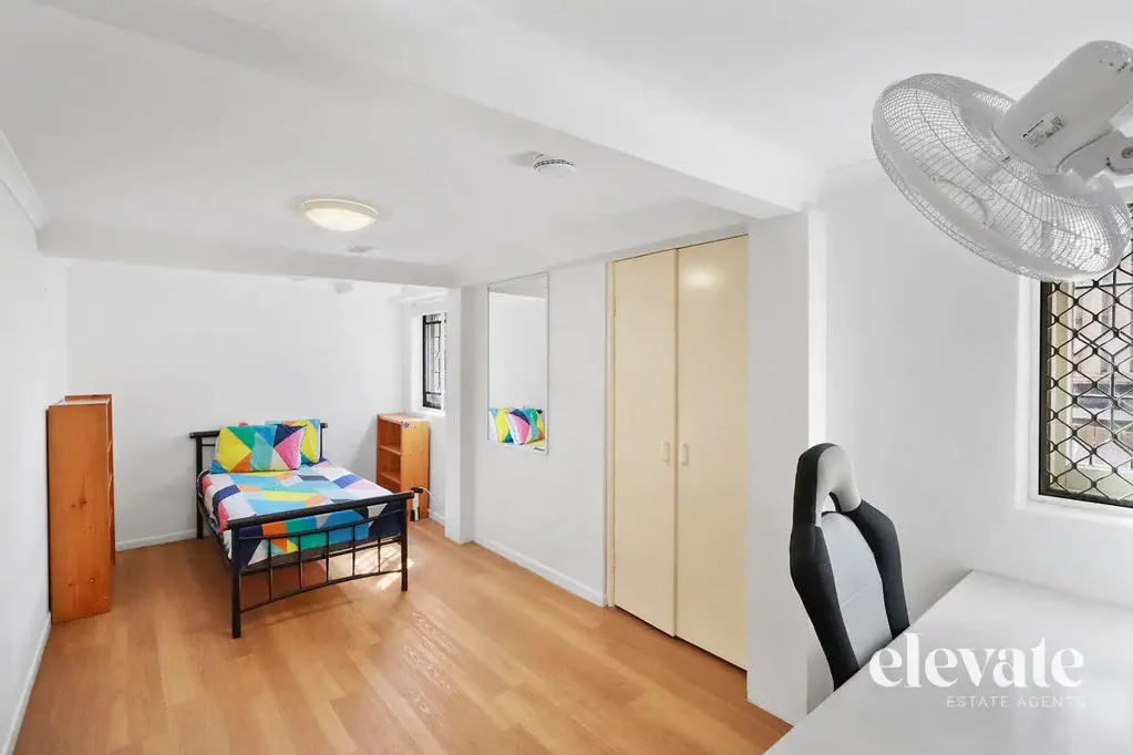 Furnished Room in Ashgrove