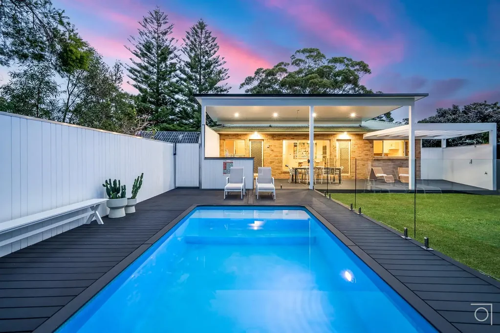 Nelson Bay 4房  From Our Aspect, Entertainer’s Delight Meets Private Retreat