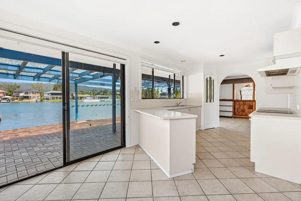 St Huberts Island 3房  Renovate or Rebuild – Wide Canal Full Width Waterfront