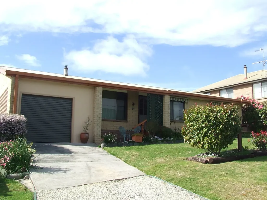 St Helens 3Moenga Family home overlooking Medeas Cove