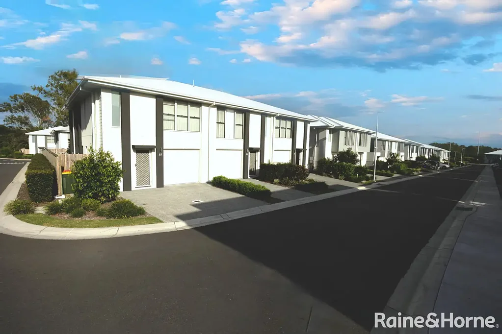 NEAR NEW TOWNHOUSE WITH DOUBLE DRIVEWAY AND SINGLE GARAGE