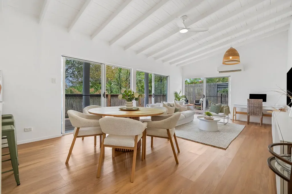 Ashmore 4બેડરૂમ Casa al Sole – Modern Coastal Oasis