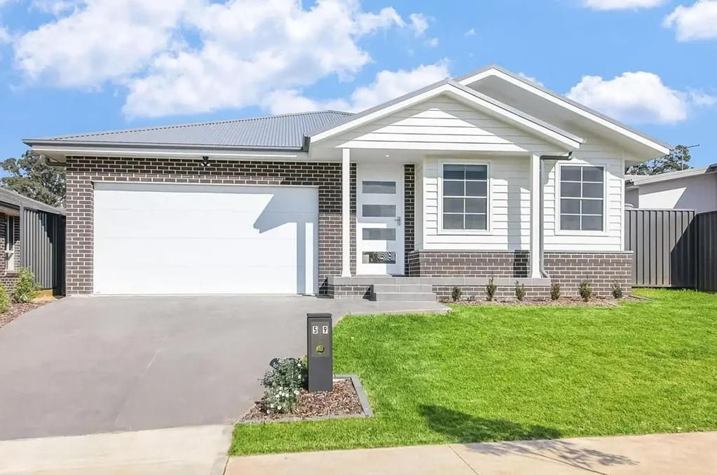BEAUTIFUL MODERN LUX HOME - AVAILABLE MID OCTOBER!!