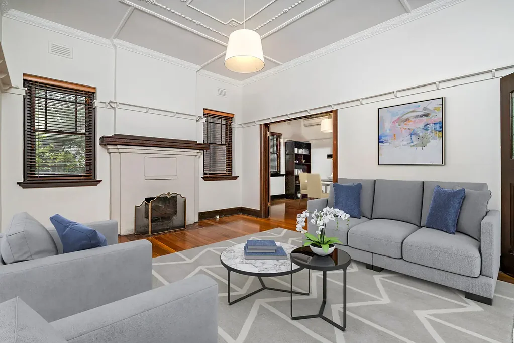 House-Like Two Bedroom Art Deco Apartment