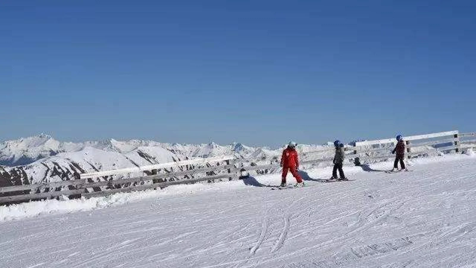 在皇后镇滑雪热到哭敢不敢相信?新西兰春季滑雪开始了!