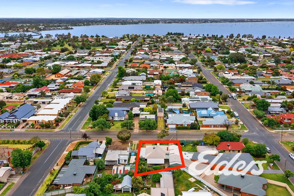 Yarrawonga 3ห้องนอน NEAT, PRIME LOCATION with shed, carport & genuine side access!