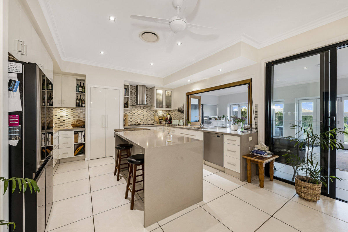 15 PANORAMIC WAY, BARGARA QLD 4670, 0 chambres, 0 salles de bain, House