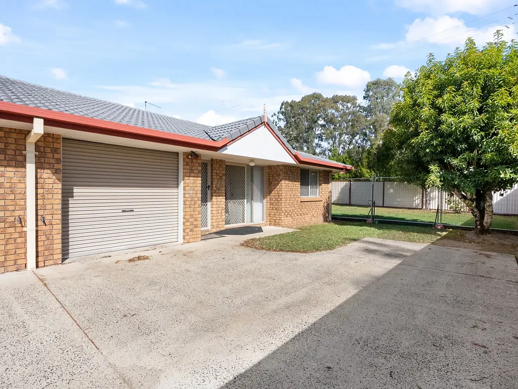 Caboolture 3બેડરૂમ RARE DUPLEX WITH A LARGE PRIVATE YARD!