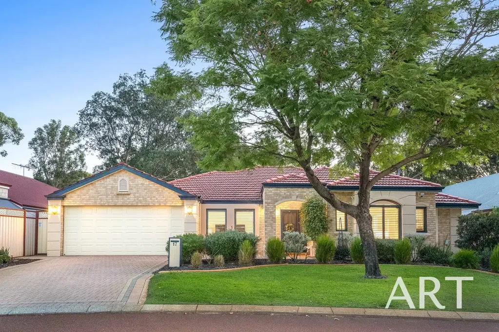Canning Vale 5 Bedroom REFINED FAMILY RESIDENCE FRAMED BY THE FAIRWAYS