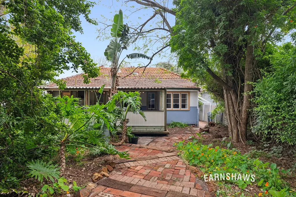 Swan View 2房  1950s Cottage on 923sqm Block with Workshop