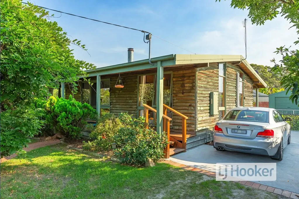 Paynesville 2 Bedroom RUSTIC CHARM IN TRANQUIL SETTING