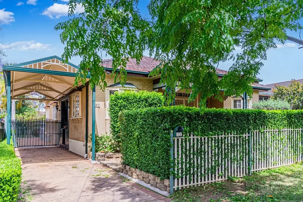 Lovely 4 Bedroom Home, Above Ground Pool!