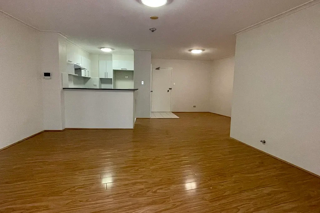 EXTRA LARGE ONE BEDROOM - HARBOURVIEW TOWERS