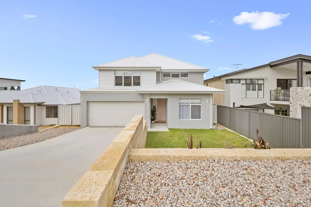 Wannanup 4房  Where relaxed Coastal living meets modern luxury.