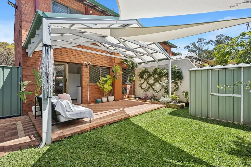 Wembley 3कमरा Luxury Secluded Lakeside Townhouse - UNDER OFFER