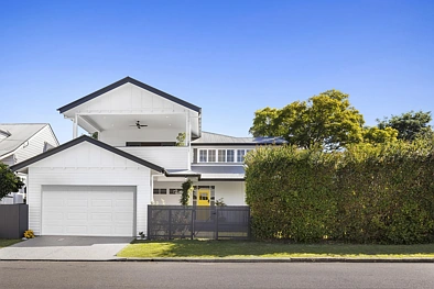 Ashgrove 4房 Ashgrove 黄金地段的全面翻新昆士兰风格住宅 Fully Renovated Queenslander in a Prime Ashgrove Position
