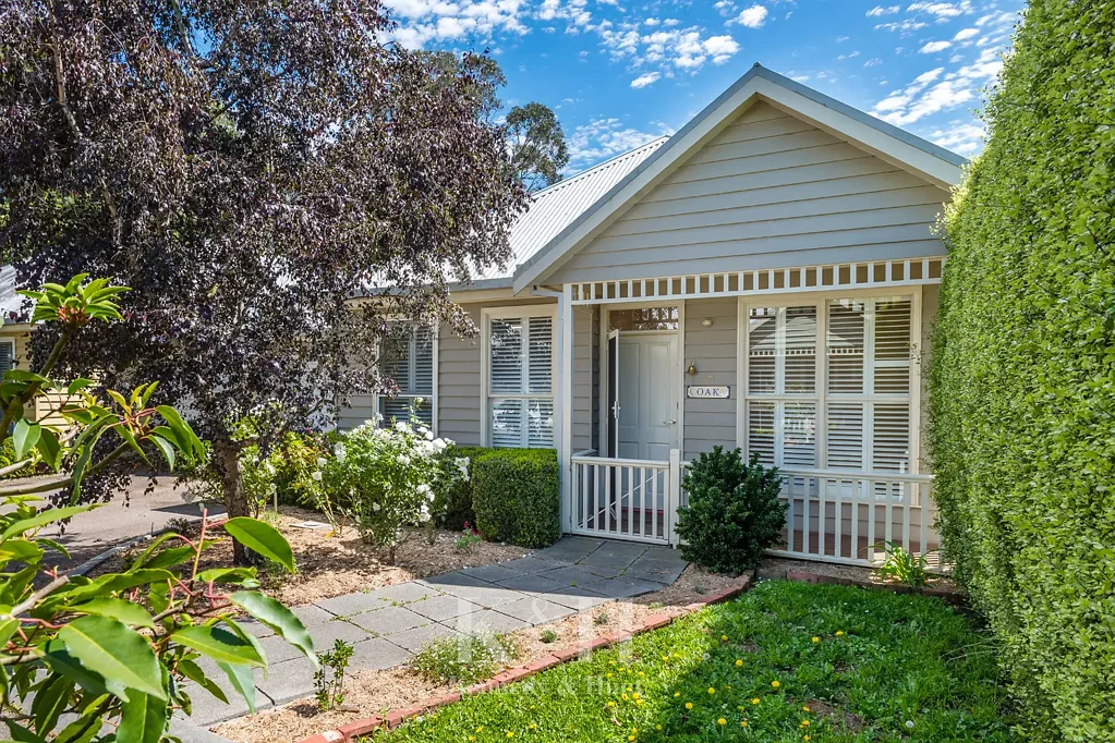 'OAK COTTAGE' - DELIGHTFUL 1 BEDROOM RESIDENCE, WITH STUDY
