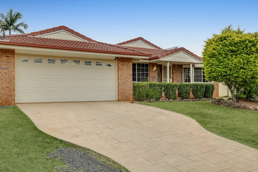 Rangeville 5房 96平米阔绰空间 695平米全幅地 邻Hartman公园 学区房优选 多功能娱乐区 太阳能环保 When Size MATTERS! Prime East Side Rangeville Address!