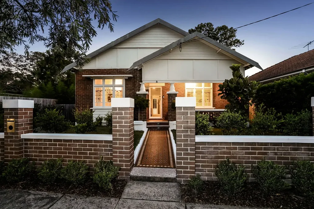 Kensington 5غرفة نوم 'Moorland' A Piece of Horseracing History, 1920s Double-Fronted Californian Bungalow