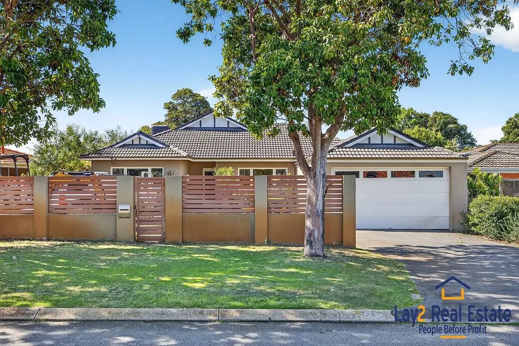 Bedford 4ਬੈੱਡਰੂਮ A Home with Character, Space & Options — What’s Your Vision?