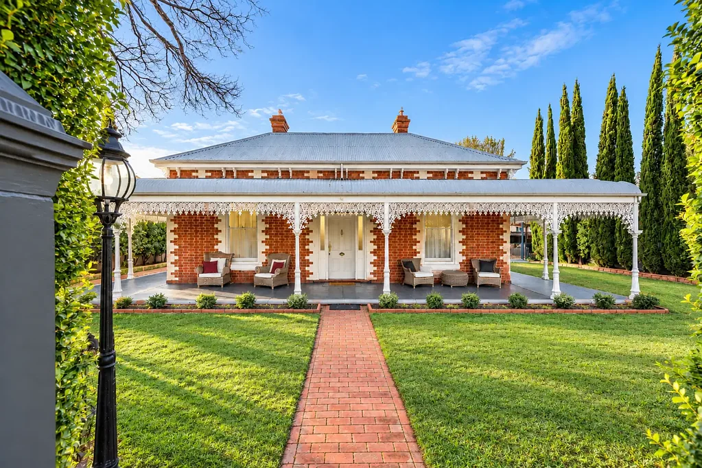 Albury 4कमरा A Remarkable Chapter of Albury History