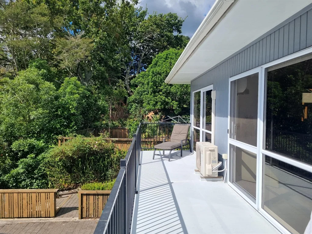 Paeroa 3Moenga Charming Sunny Solid Home with Cute Wood Cabin!