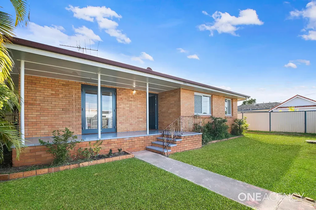 Fully Renovated Coastal Home – Easy Walk to Scarborough Waterfront