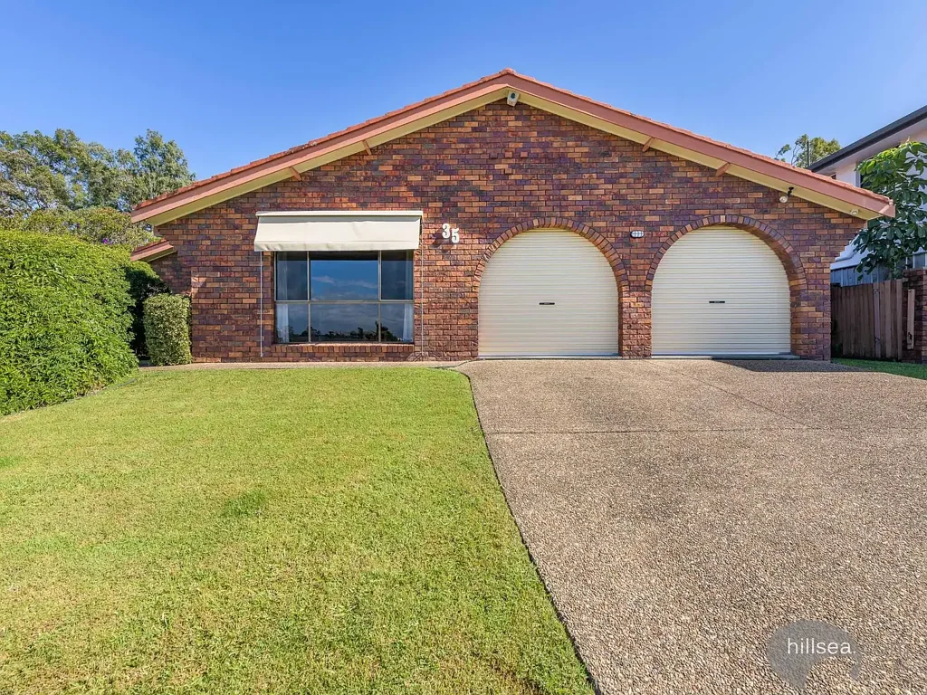 Helensvale 4房  THE COMPLETE FAMILY PACKAGE - SPARKLING POOL, SOLAR + APPROX 760m² BLOCK IN THRIVING HELENSVALE