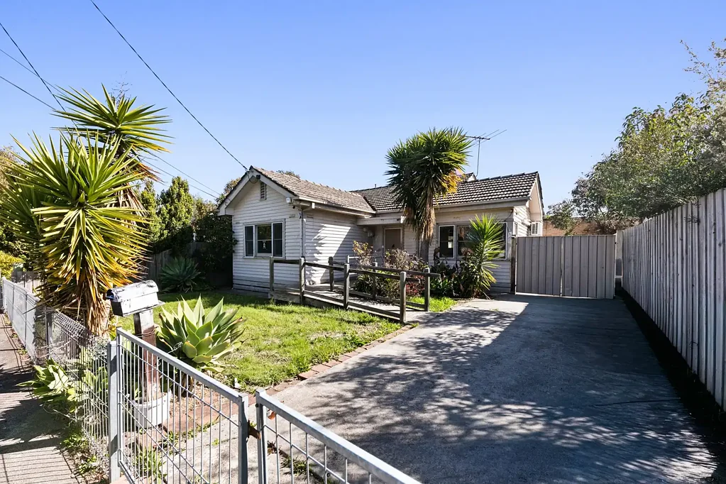 Preston 3침실 Renovate or Rebuild, Premium Land Holding Near Preston Market & Northland