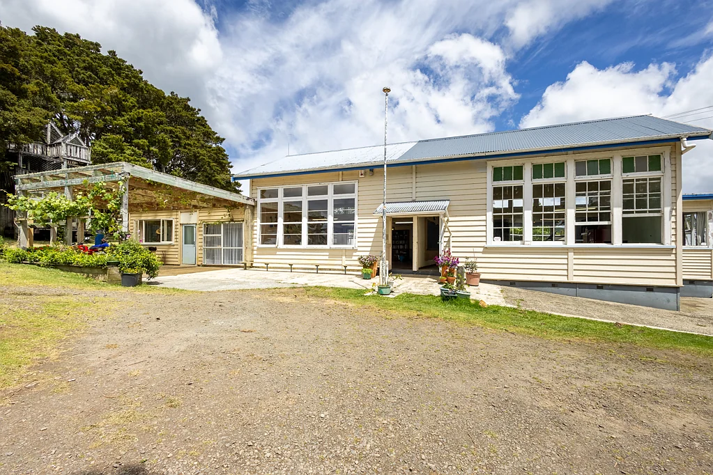 Dargaville Surrounds 7غرفة نوم Spacious school house, Home, Yurt, Cabins +++