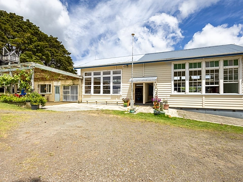 Dargaville Surrounds 7房  Spacious school house, Home, Yurt, Cabins +++