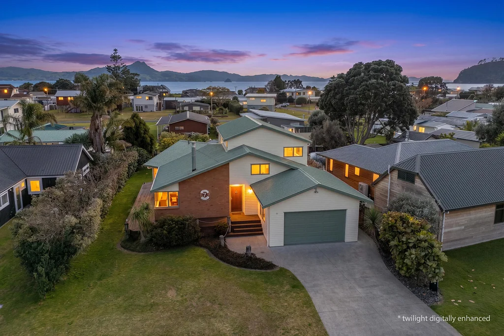 Cooks Beach 4 Bedroom Decks, Dreams & Coastal Scenes