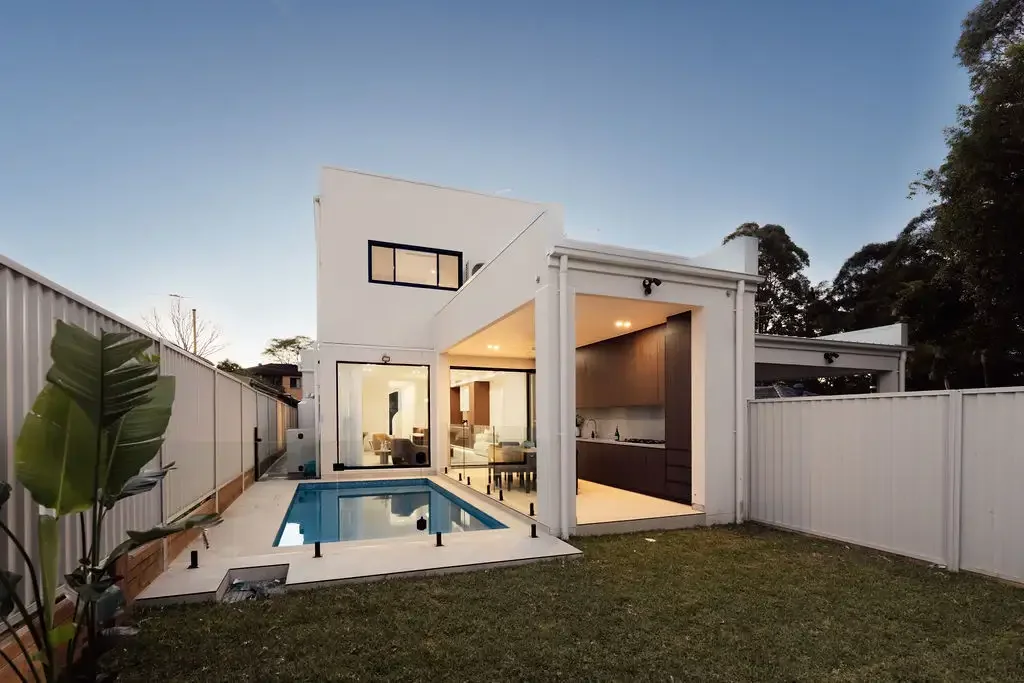 Rydalmere 5chambre Architecturally Designed. Luxuriously Finished. Built to Impress.